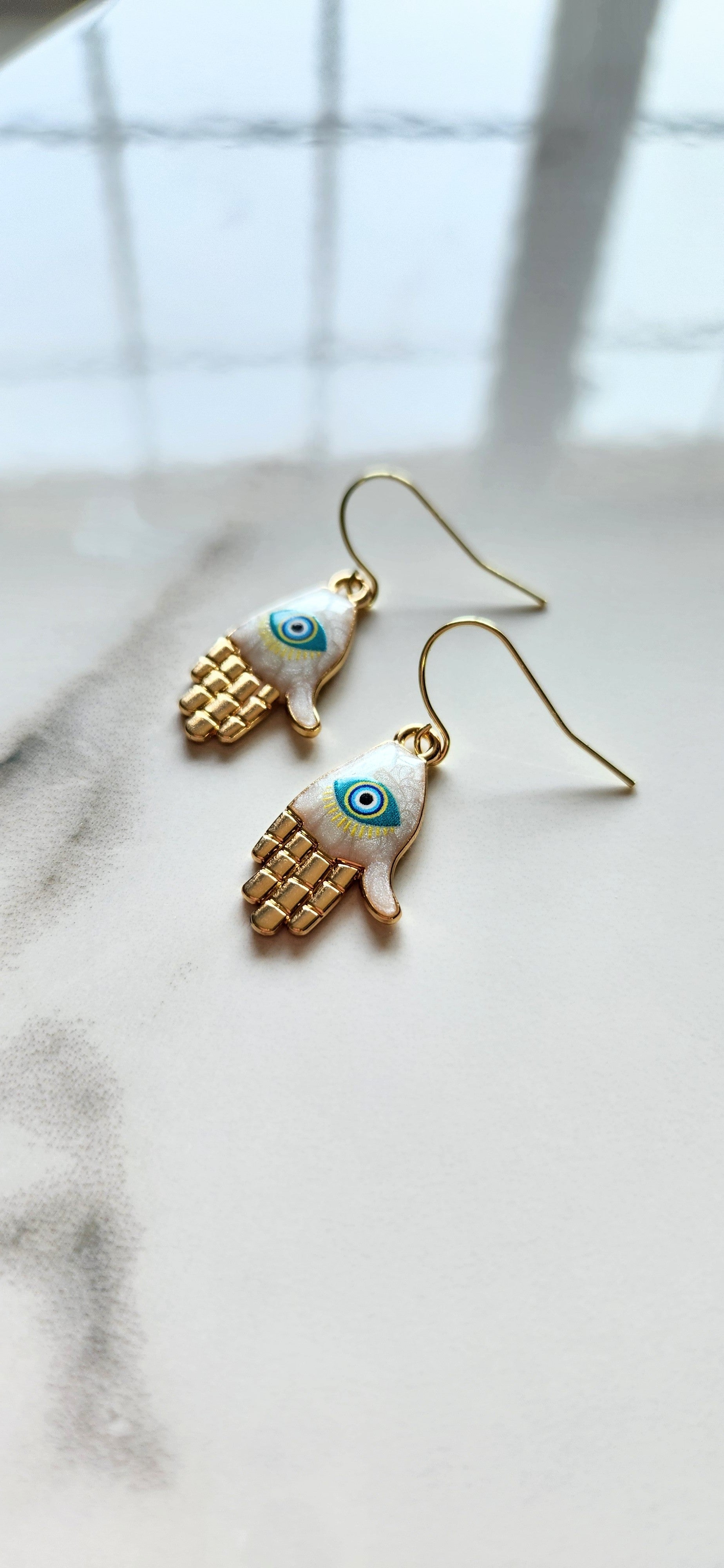 🧿 Aretes Hamsa con Ojo Protector – Protección, Equilibrio y Luz Espiritual