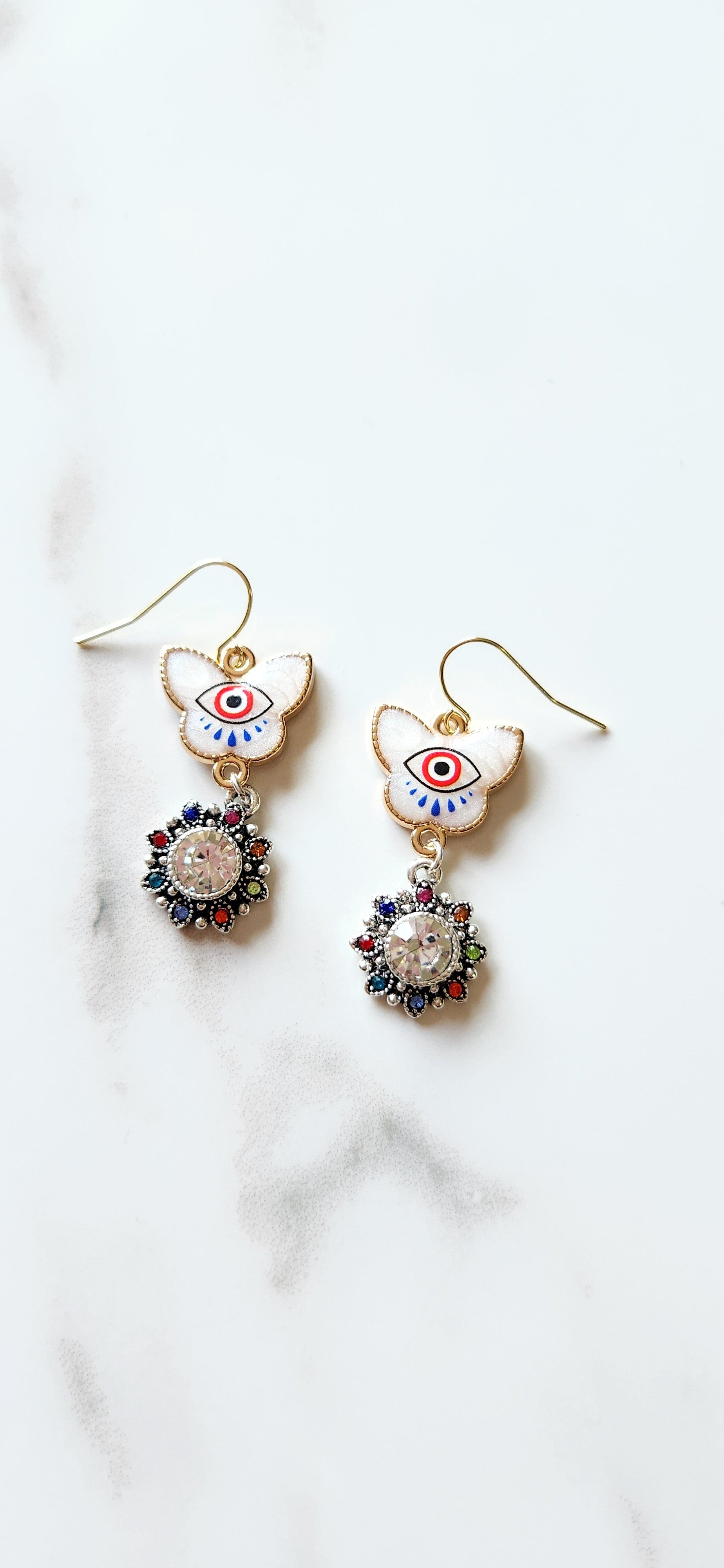 🦋 Aretes Mariposa con Ojo Protector y Cristal Multicolor – Libertad, Luz y Protección