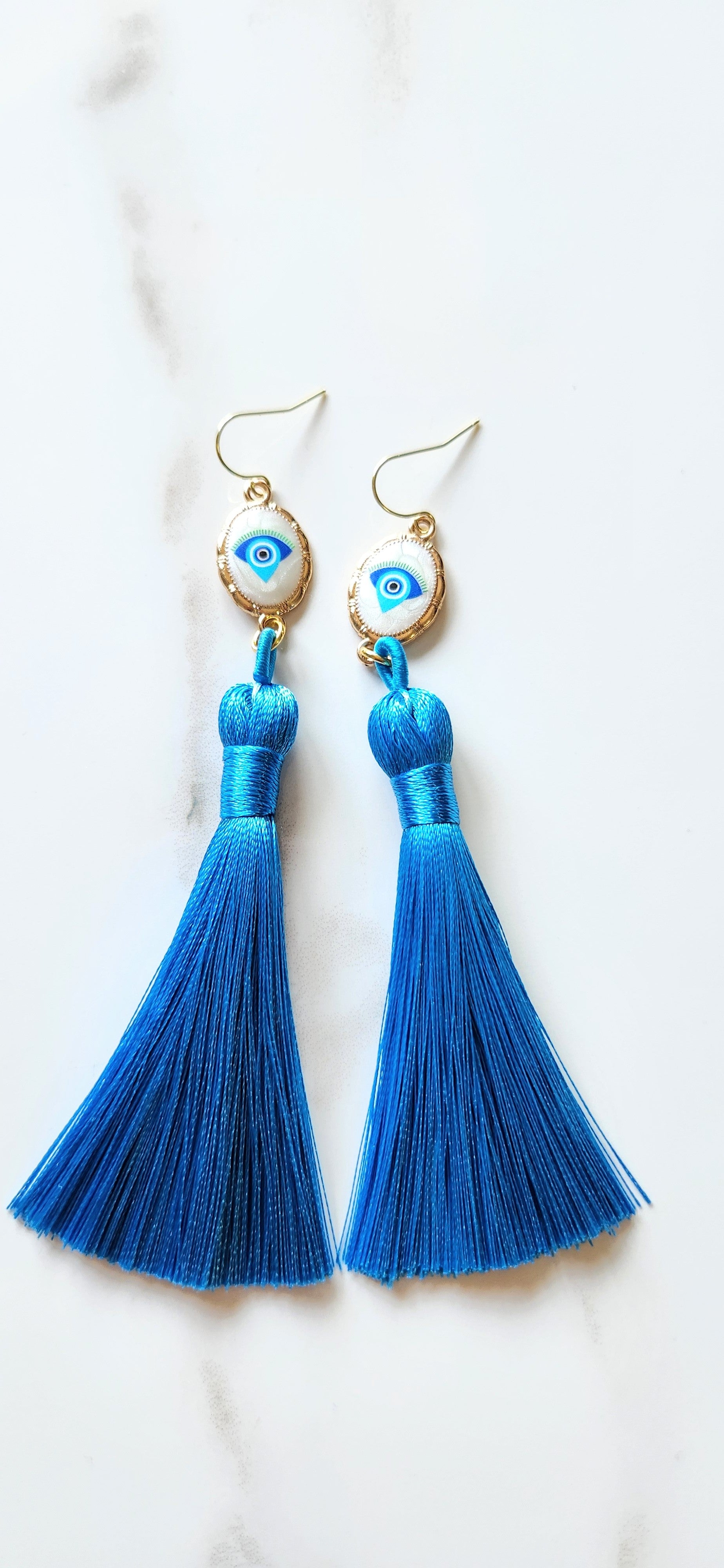 🧿 Aretes con Borlas Azul Eléctrico y Ojo Protector – Protección con Estilo y Fuerza Interior