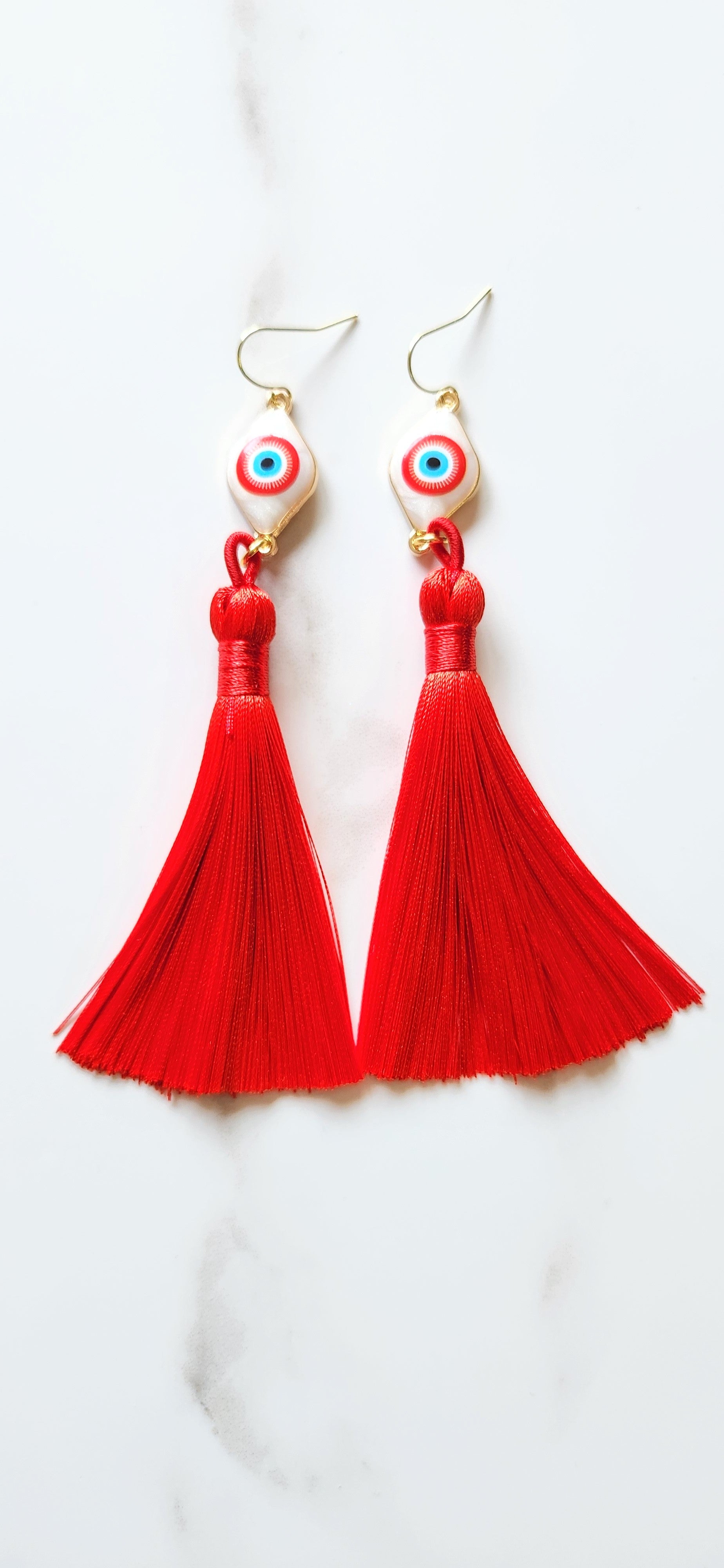 🔴 Aretes con Borlas Rojas y Ojo Azul Protector – Fuerza, Pasión y Protección
