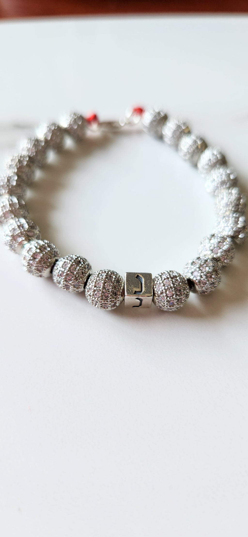Pulsera de Cristales Plateados con Letra Hebrea "נ" (Nun)