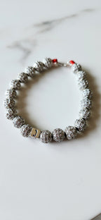 Pulsera de Cristales Plateados con Letra Hebrea "נ" (Nun)