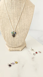 Collar Hamsa con Piedras de Colores